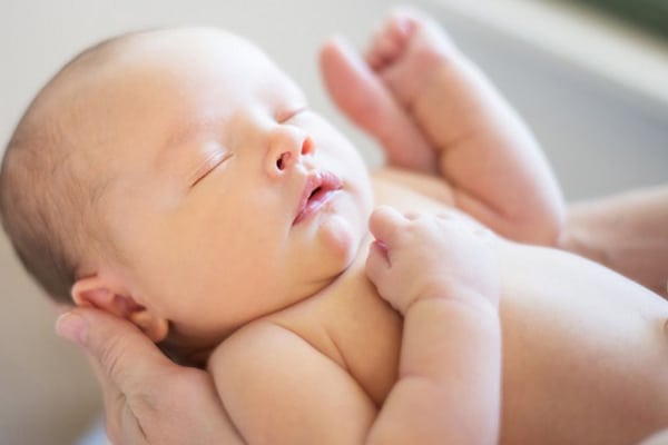 Các dấu hiệu bất thường khi trẻ sơ sinh thở